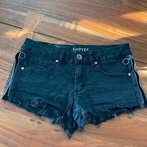 EMPYRE Jenna Jean Short Shorts With Size Zipper Detailing.